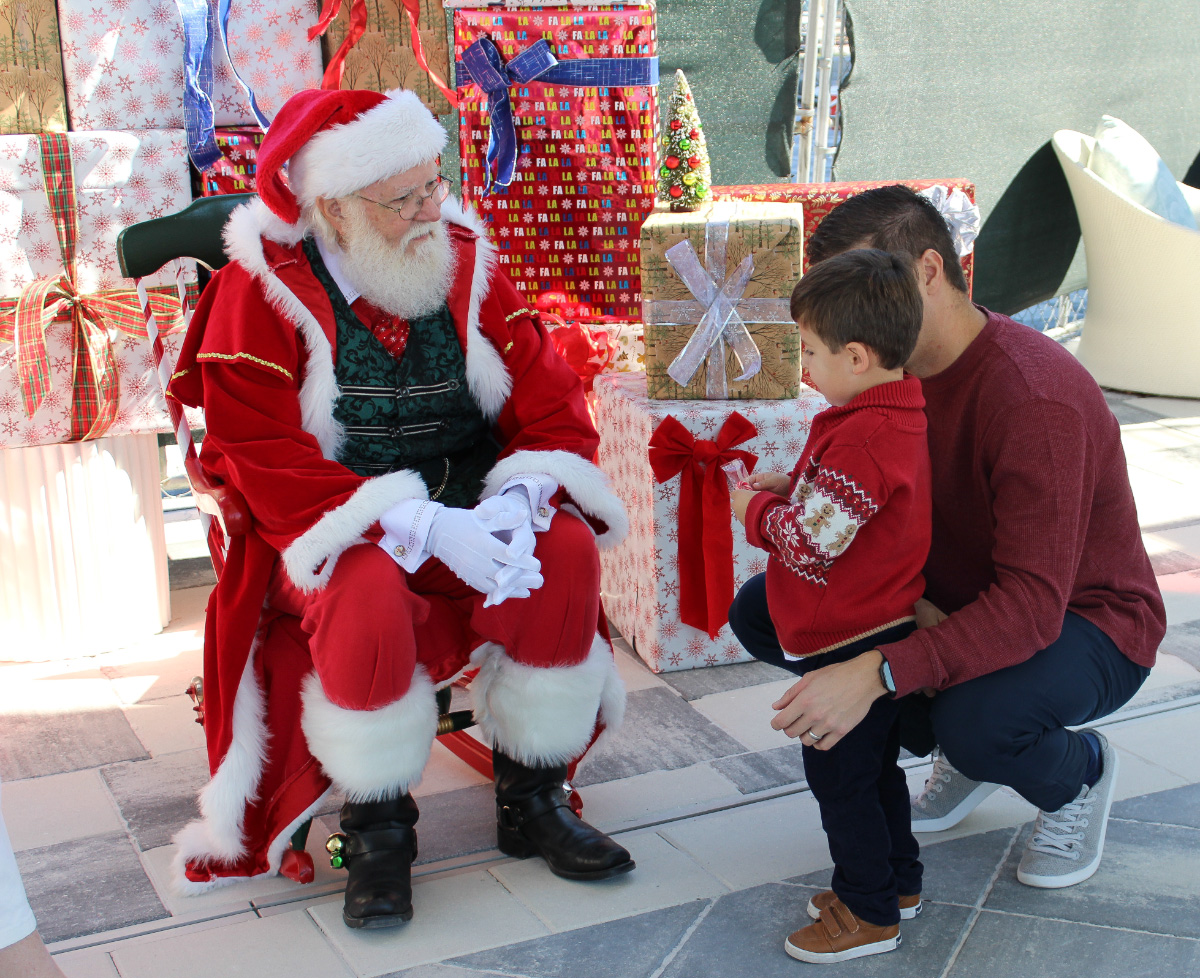 Santa-meets-family-Christmas-gift-giving_–-Club-at-Barefoot-Beach