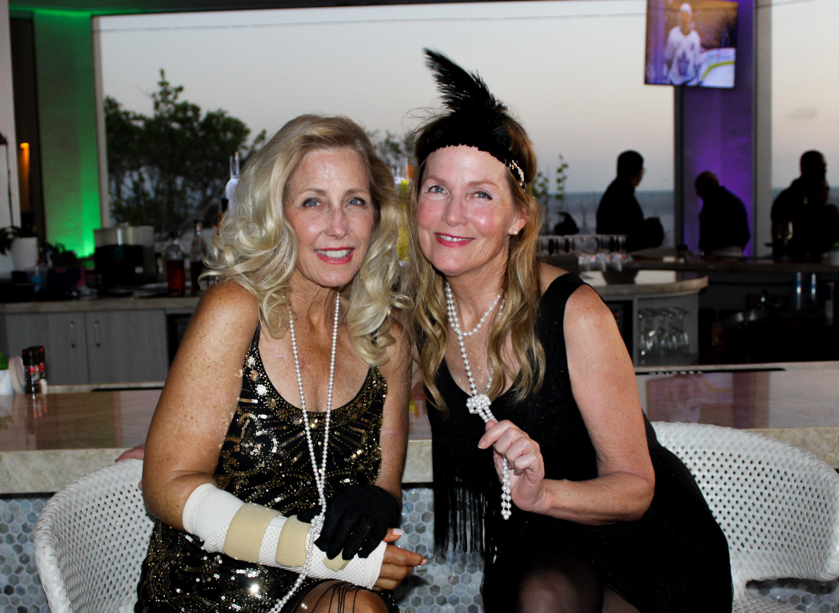 Roaring-20s-ladies-flapper-dresses-party–-Club-at-Barefoot-Beach