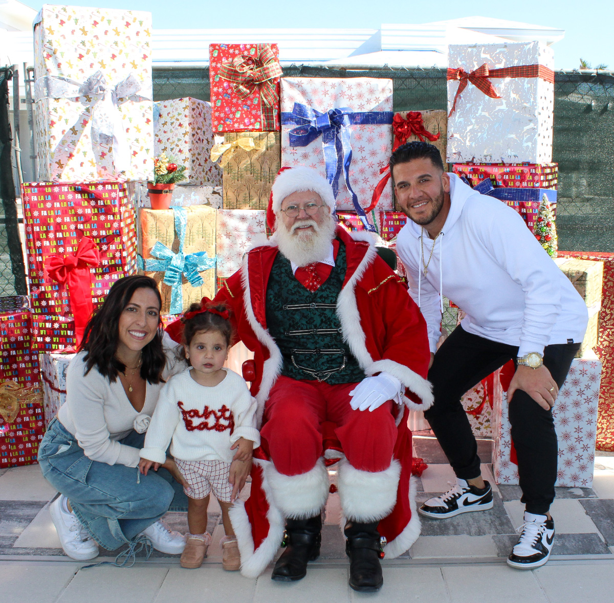 Family-Christmas-Photo-Santa-Claus-Gifts_–-Club-at-Barefoot-Beach